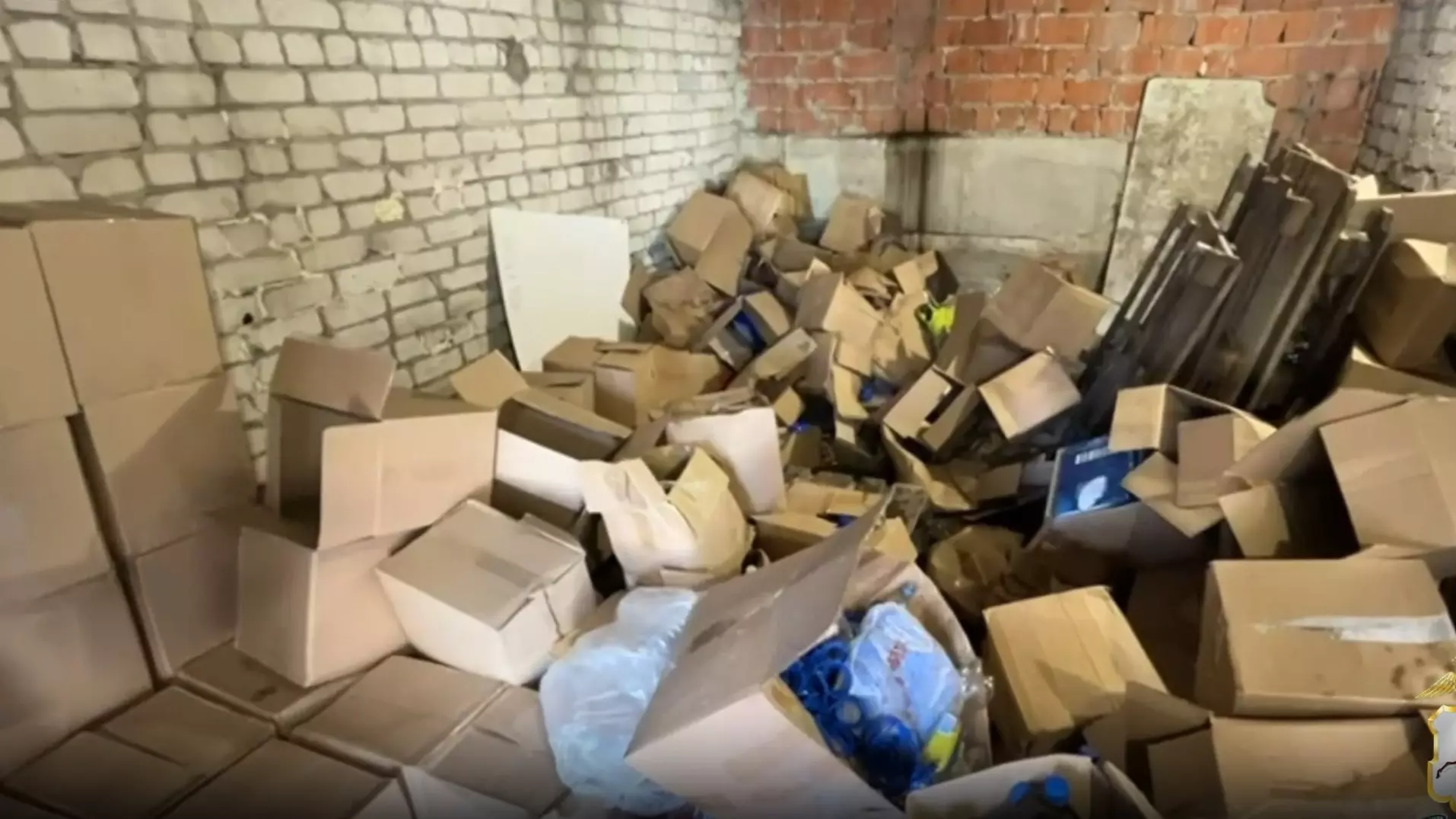 3,5 тысячи литров опасного алкоголя нашли в гараже в Нижнем Новгороде