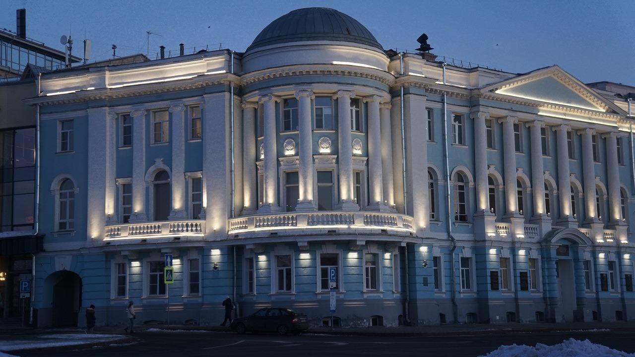 Фасад здания ПИМУ отремонтировали пенопластом в Нижнем Новгороде