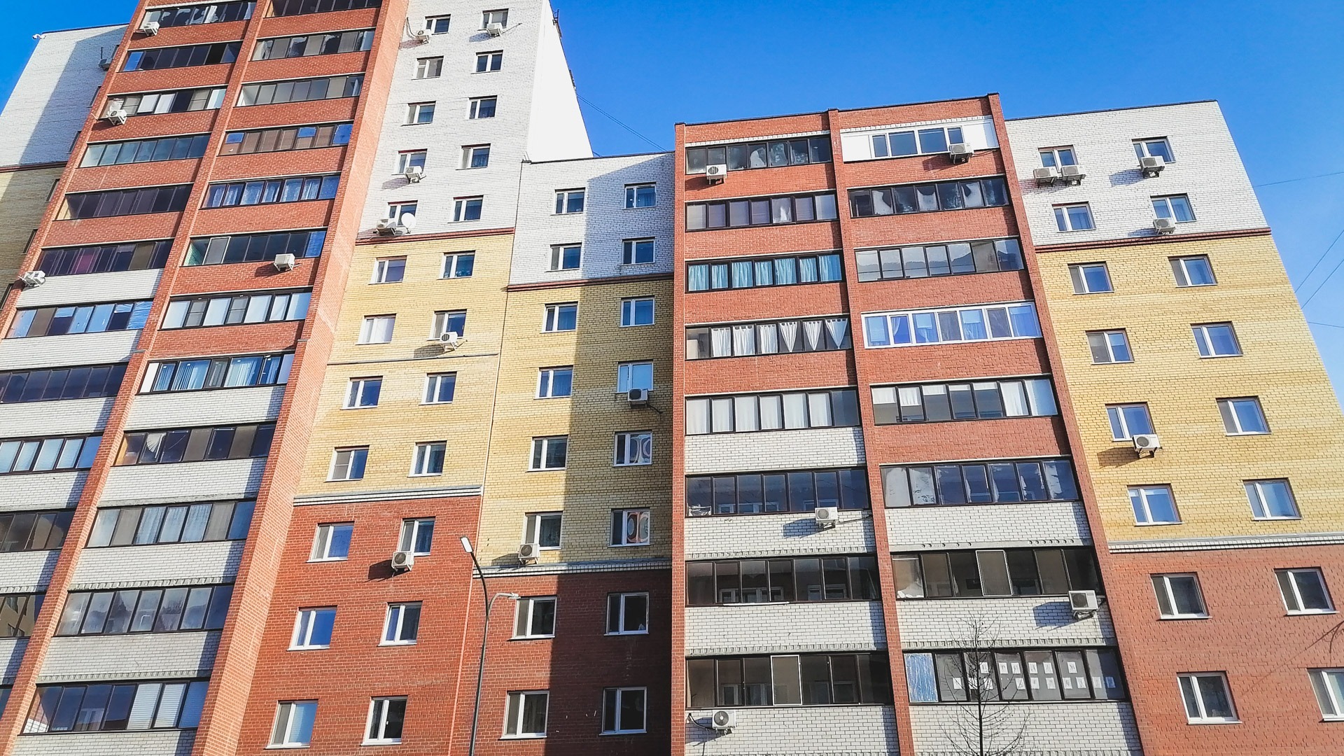 Житель Дзержинска проломил стену в соседнюю квартиру из-за кладовки