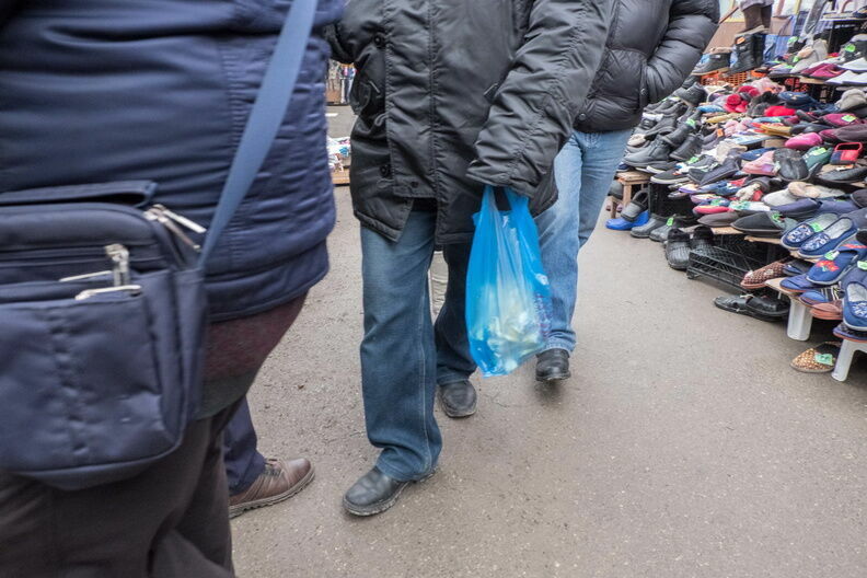 «Стыдно»: нижегородцы пожаловались Никитину на барахолки в центре города