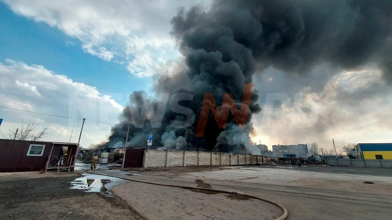 Крупный пожар на химзаводе в Дзержинске: что известно к этому часу