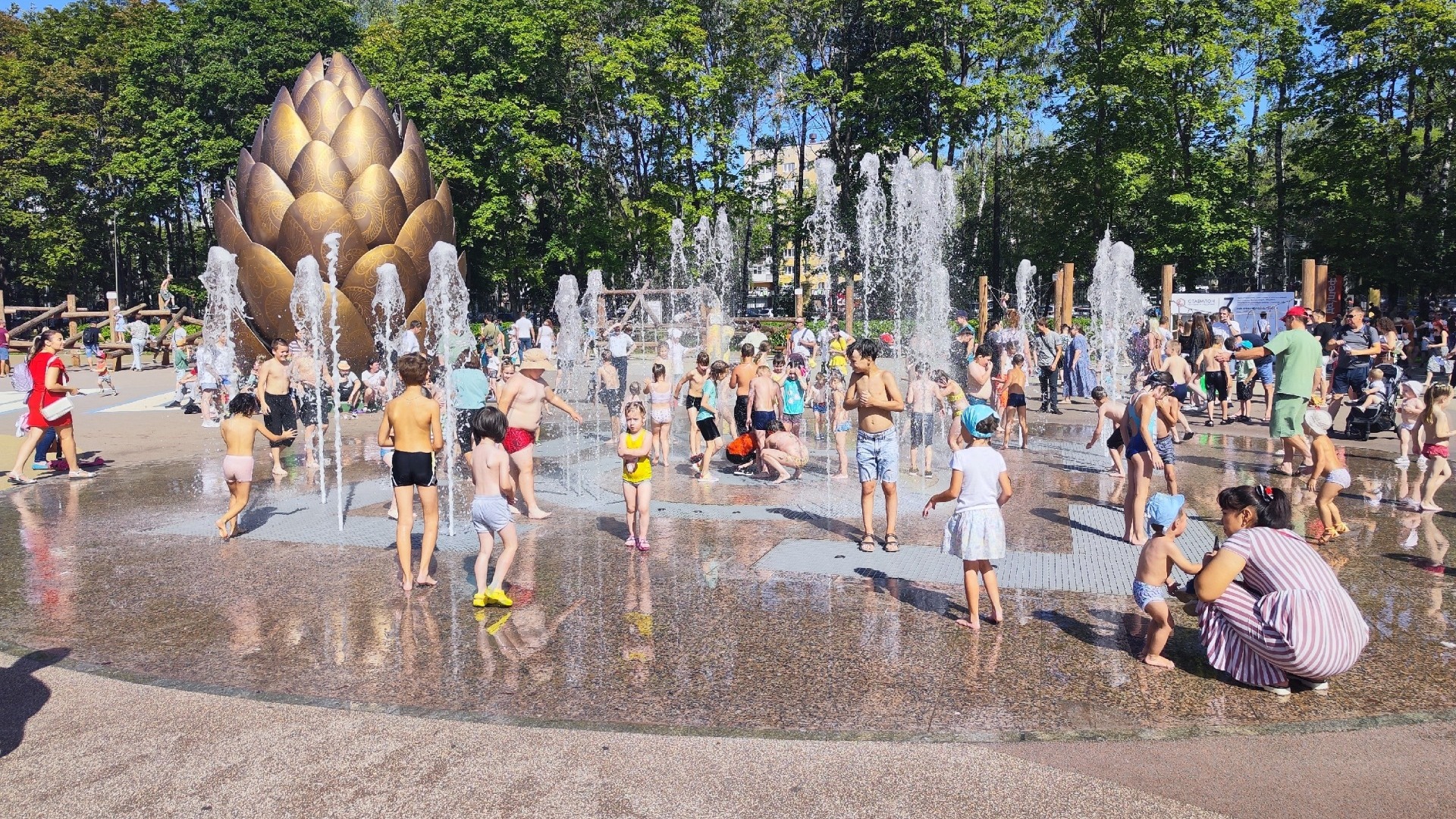 Люди жалуются на раздетых детей в центре Нижнего Новгорода