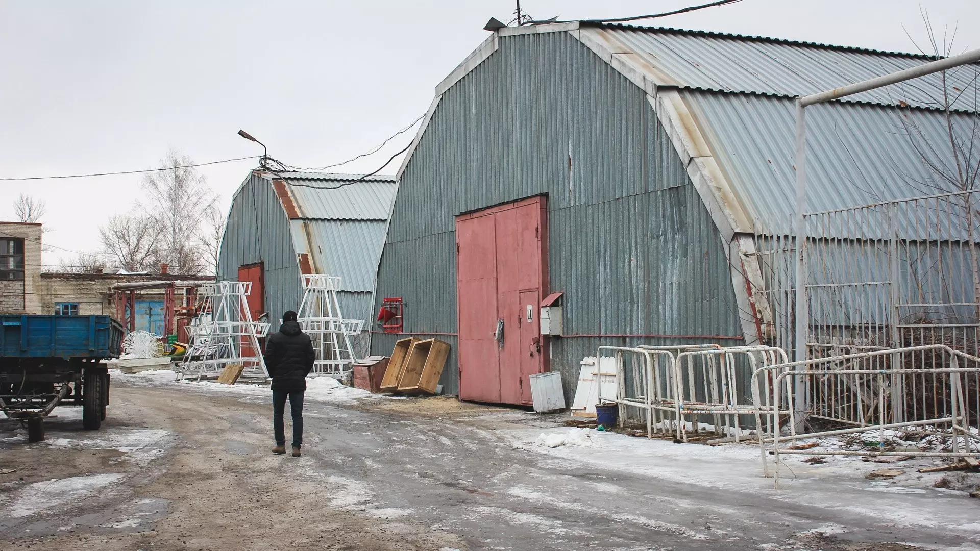 Зерновой склад рухнул из-за снеговой нагрузки
