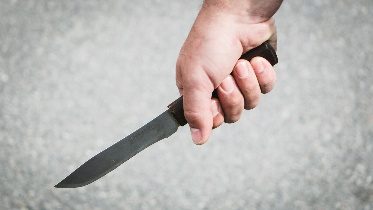 В Арзамасе мужчина с ножом похитил девочку