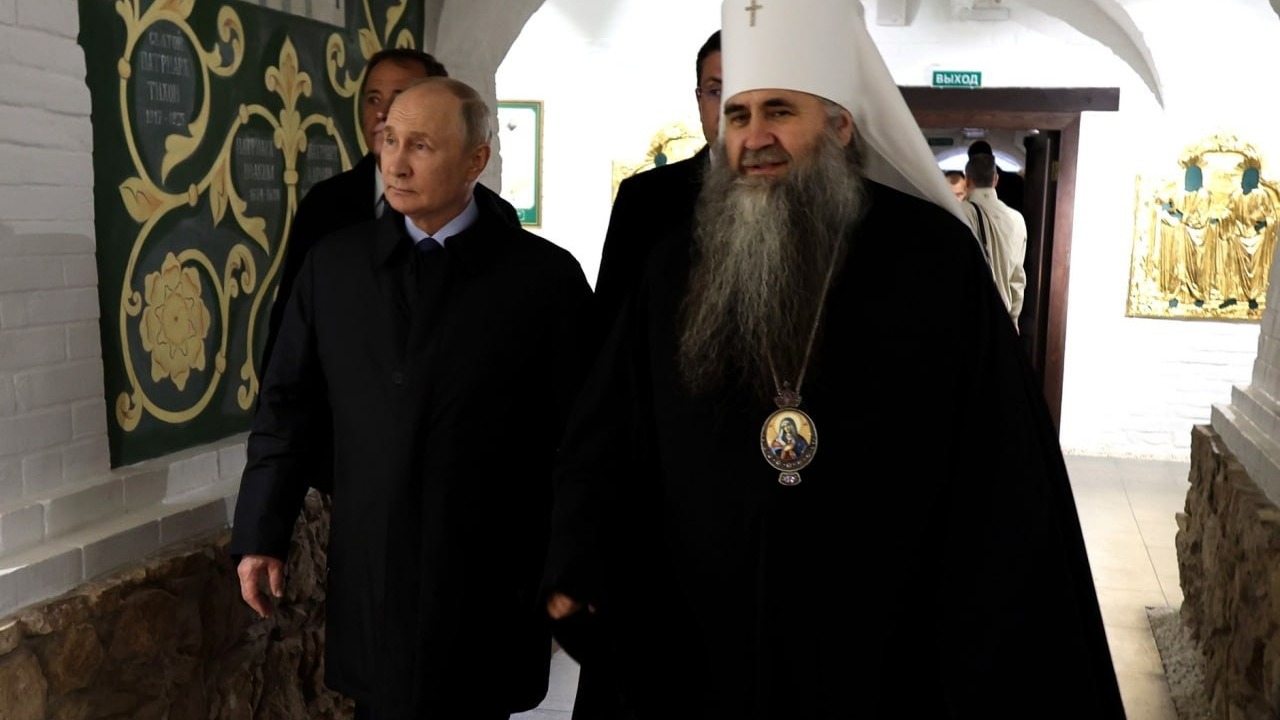 Путин побывал в Свято-Троицком монастыре в Дивееве 