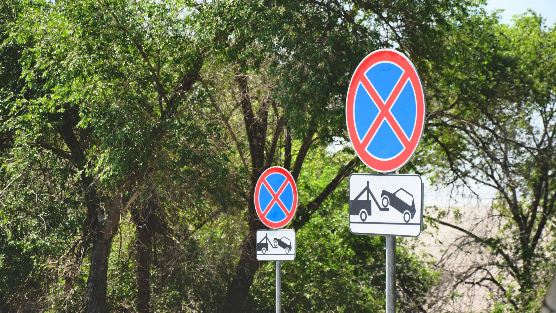 Автомобилистам запретят парковаться на Георгиевском съезде