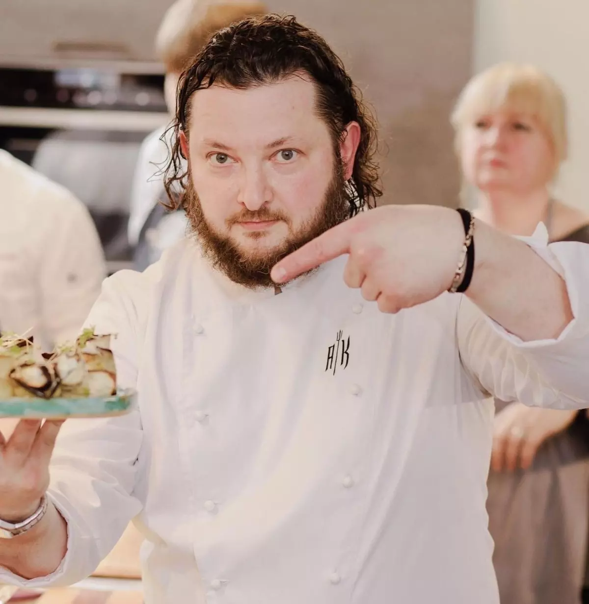 Шеф-повар, основатель кулинарной студии, соведущий «Адской Кухни» Андрей Сулима