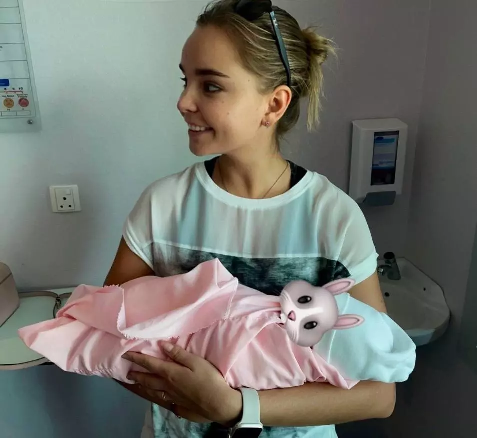 Аверины с новорожденной племянницей 