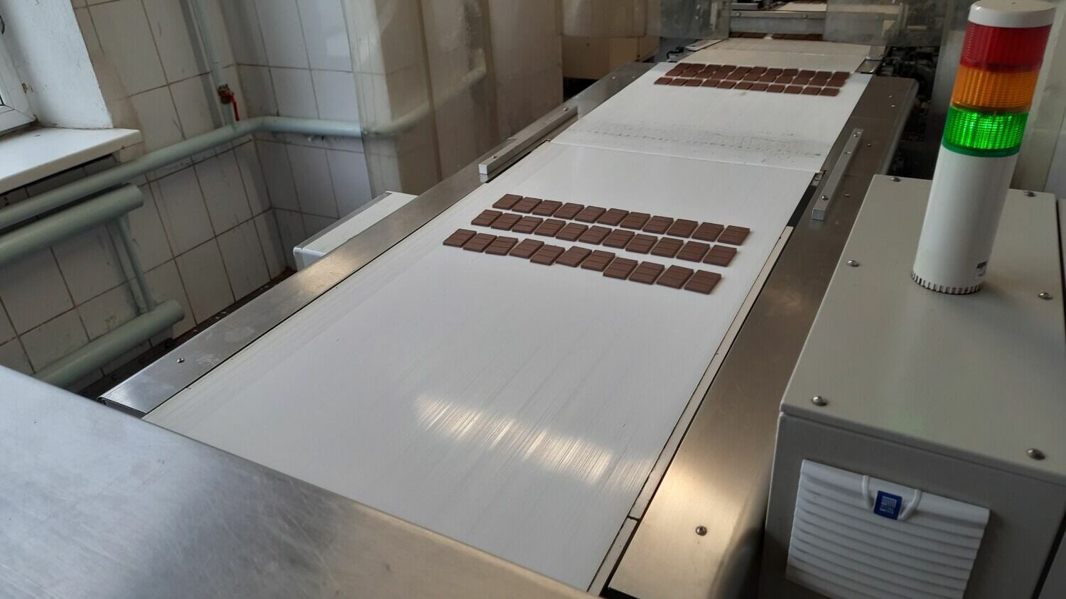 Линия по производству шоколадных конфет в виде плиточек