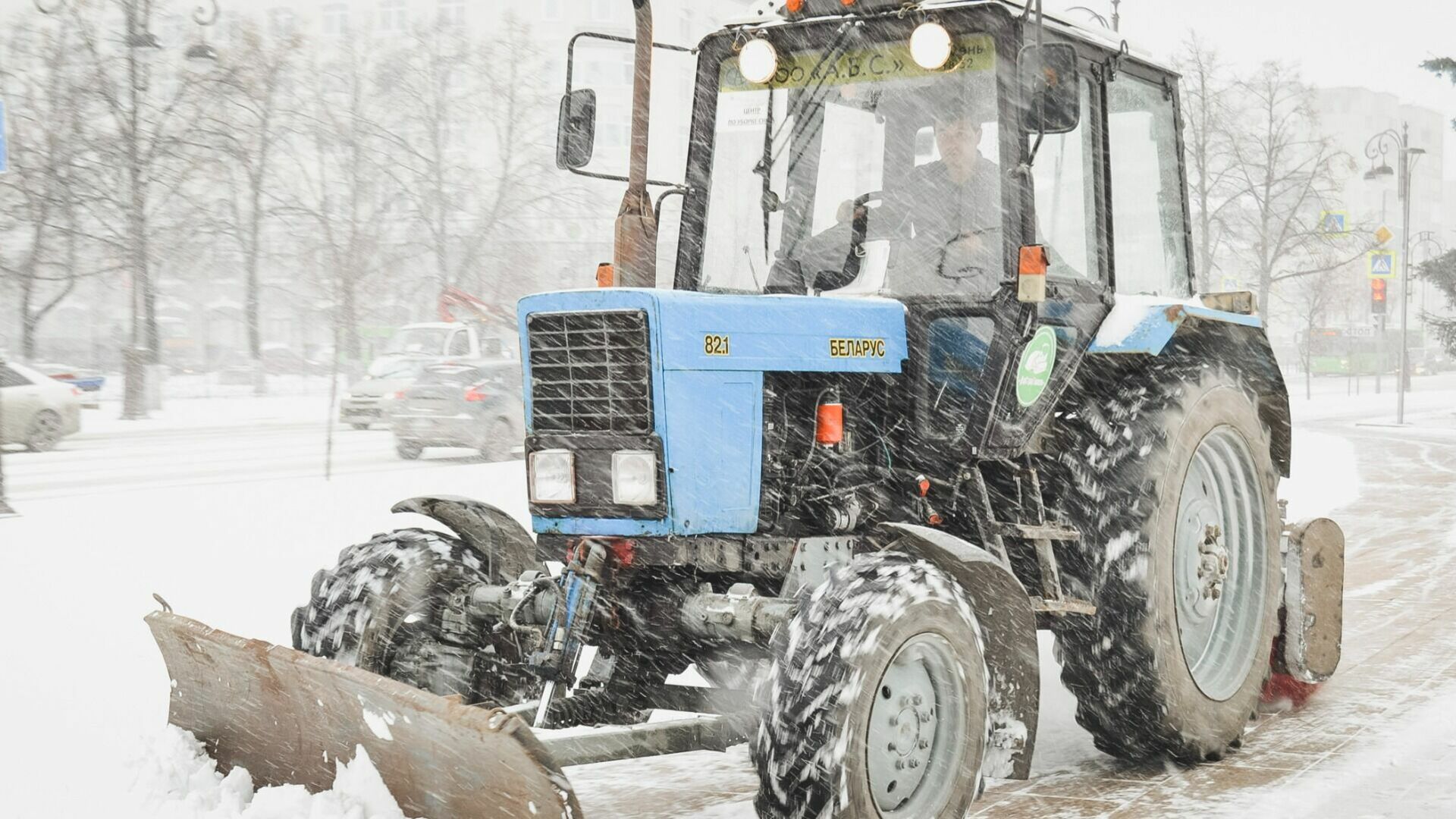 Максимальное количество техники вывели на нижегородские улицы из-за снегопада