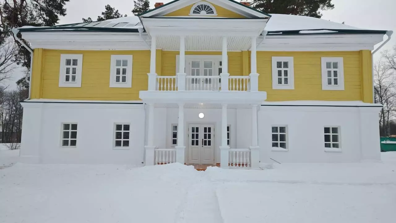 Завершилась реставрация главного дома усадьбы Пушкиных во Львовке