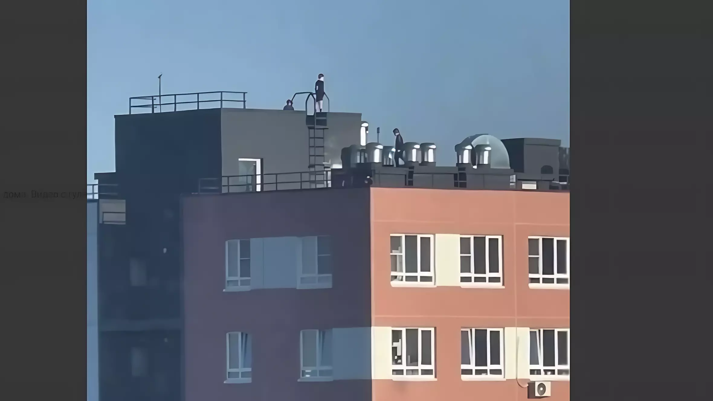 Дети замечены на крыше высотки в ЖК «Анкудиновский парк»