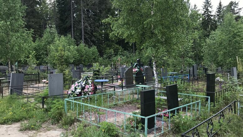 Неизвестные массово крадут ограды с нижегородского кладбища
